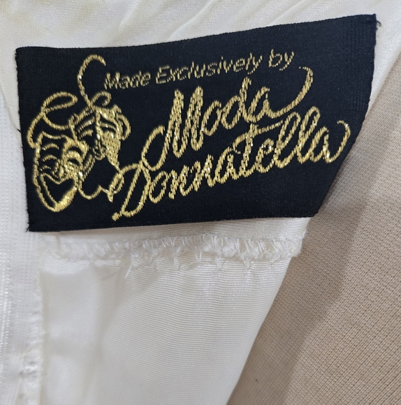 Moda Donatella Short Sleeve Wedding Gown with Emroidered Bodice - Picture 14 of 14